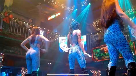 Beautiful Girls Dancing On The Bar In Miami Youtube