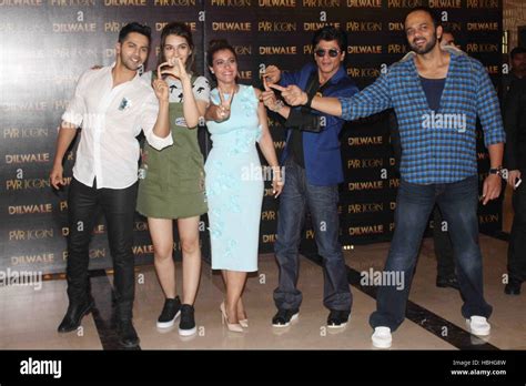 Varun Dhawan Kriti Sanon Kajol Shah Rukh Khan Rohit Shetty At Launch Film Dilwale Song