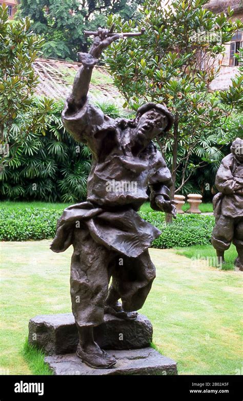 Lu Xun Statue Shanghai Hi Res Stock Photography And Images Alamy