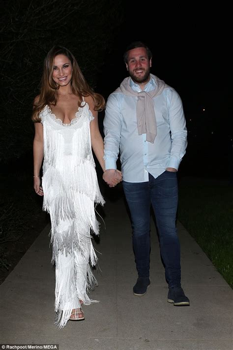 Sam Faiers Flaunts Cleavage In A White Fringed Dress In La Daily Mail