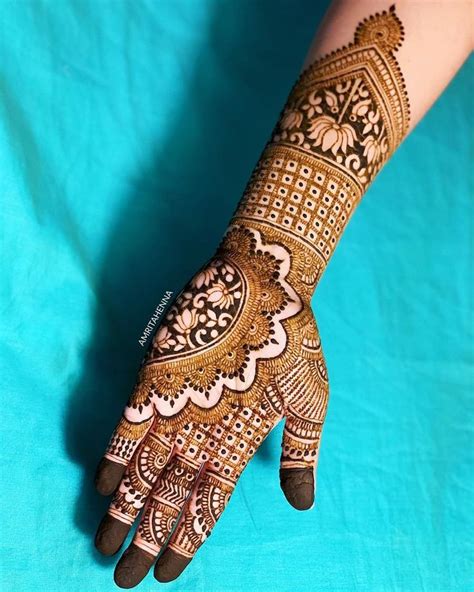 35 Fresh And Pretty Lotus Mehndi Designs For Hands And Feet To Save Rn