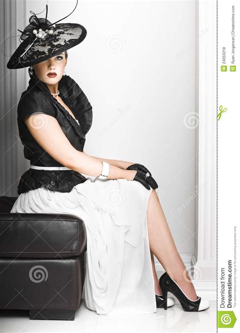 Classy Lady In Elegant Fashion Royalty Free Stock Photos