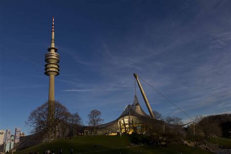 Einige sehenswürdigkeiten wie der olympiaturm, sind nur zu gewissen zeiten zugänglich. Olympiapark - München Foto & Bild | deutschland, europe ...