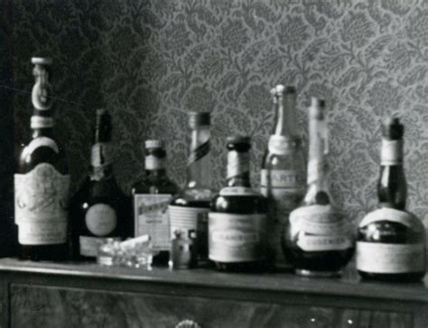22 Amazing Found Photos Show Vintage Alcohol In The 1940s And 50s