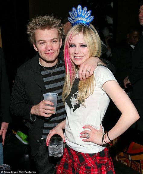 Avril Lavignes Ex Husband Deryck Whibley Displays Bloated Face And