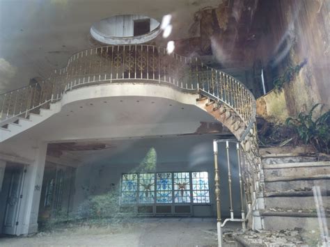 Inside The Decaying Mansions Abandoned In Uks Most Expensive Wasteland