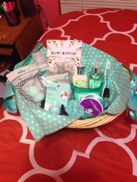 Diy gift basket ideas for her. Color themed gift basket for a birthday! | Themed gift ...