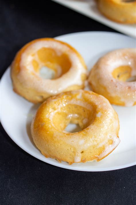 Here are 100 dessert recipes that all clock in at under 100 calories. Lemon Donuts | Recipe | Low calorie donuts, Low calorie ...