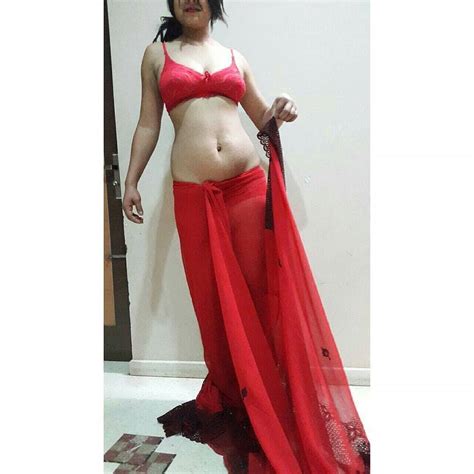 Thecrzindian🔞💋214k💋 On Twitter Hot Beauty Saree Bhabhi Showingoff Bellybutton