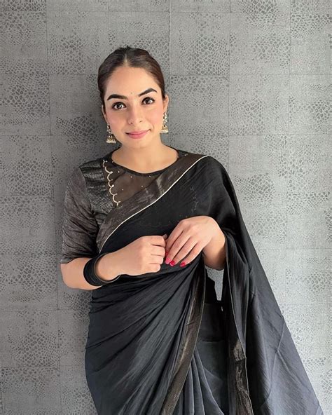Gurleen Gambhir In 2021 Indian Outfits Style Saree