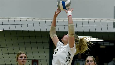 Smcc Overcomes Nerves Moves Into State Volleyball Semifinals