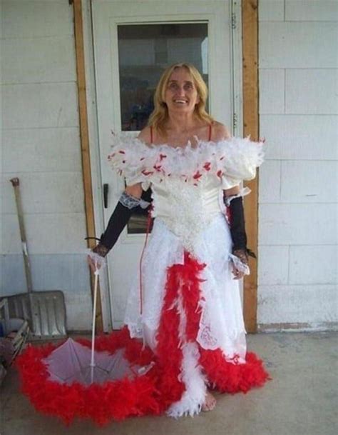 Bizarre Wedding Dresses That Should Have Never Made Their Way Down The Aisle Funny Wedding