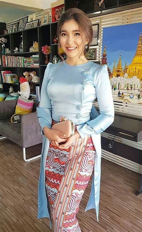 Pin By Cho Cho Win On Mm Design Traditional Dresses Designs Myanmar