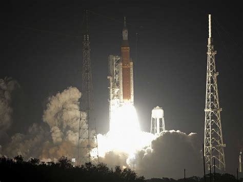 Nasas Artemis Rocket Finally Lifts Off And Heads Toward The Moon Npr