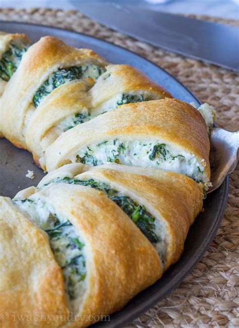 You can brush the top with egg wash and sprinkle coarse sea salt on top. Cheesy Spinach Jalapeno Crescent Ring - I Wash... You Dry