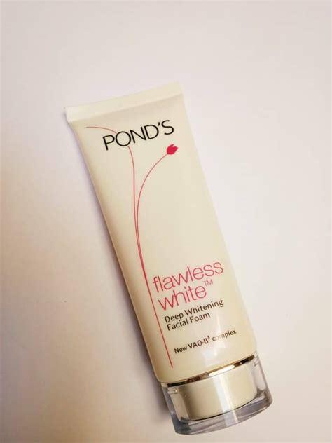 ponds flawless white deep whitening facial foam review