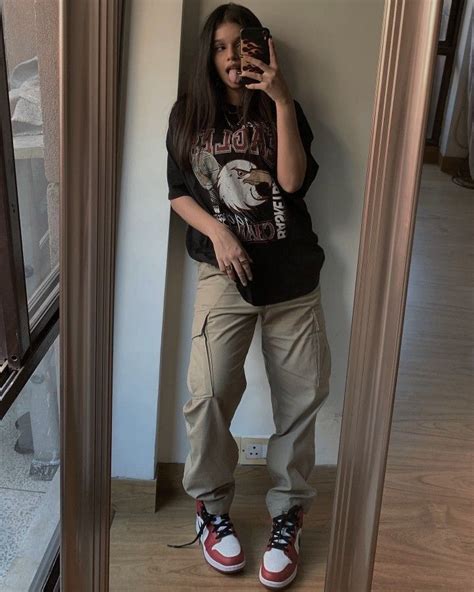 𝐩𝐢𝐧𝐭𝐞𝐫𝐞𝐬𝐭 𝐚𝐞𝐬𝐭𝐡𝐞𝐭𝐢𝐜𝐥𝐱 In 2021 Swaggy Outfits Retro Outfits Streetwear Girl