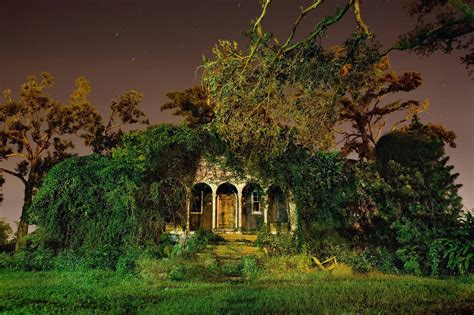 Beautilful Shot Of An Abandoned Mansion In New Orleans 2600x1733 Noc