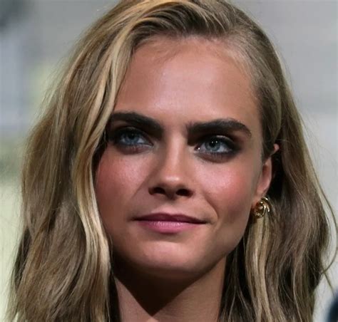 cara delevingne pose entièrement nue pour une nouvelle publicité photos latina