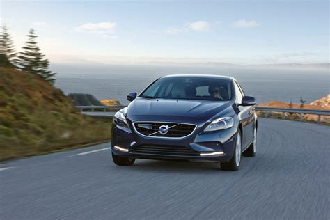 Volvo Introduces Powerful And Efficient New Engines For V40 D4 And T5