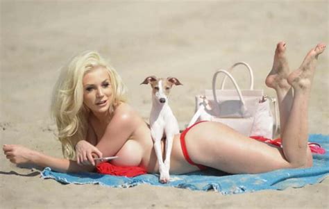 Rubia Tetona Pillada Haciendo Topless En La Playa Fotosxxxgratis Org