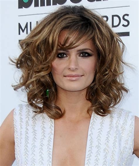 Here, the layers should be subtle and the bangs with soft ends. Stana Katic Medium Wavy Hairstyle
