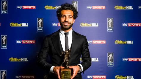 محمد صلاح Mo Salah يتسلم جائزة لاعب العام فى إنجلترا الحياة ديلي