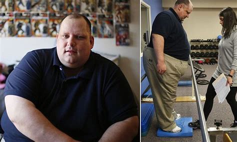 Obese Man Documents Battle To Lose Over 300lbs Without Surgery Daily Mail Online