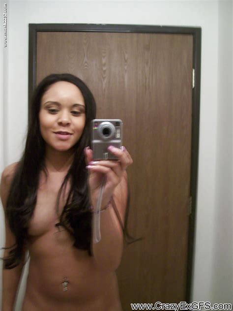 Sassy Latina Amateur Jaslin Diaz Posing Nude And Picturing Herself