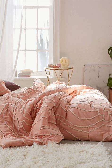 Margot Tufted Floral Comforter Urban Outfitters Bedding Duvet Bedding Sets Bedding Sets