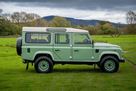 Land Rover Defender Station Wagon Heritage Edition Dk Xyb