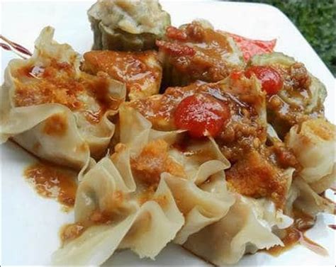 Pada kesempatan ini resepkuerenyah.com akan mengulas tentang resep ikan tenggiri bumbu kuning yang bisa jadi teman nasi saat jam makan siang tiba. Resep Siomay Ikan Tenggiri Khas Bandung Enak Maknyus - ResepOnline.Info