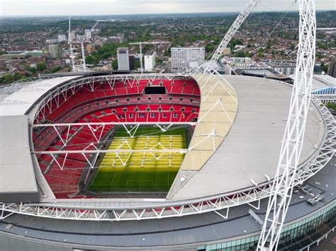 Das stadion wurde perfekt nachgebaut. Wembley Stadion: So sehen die Mannschaftsräume aus ...