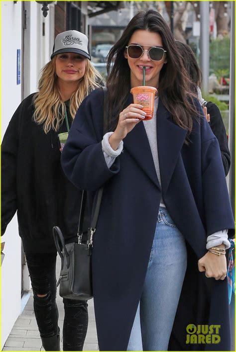 Kendall Jenner And Hailey Baldwin Continue Their Christmas Shopping In