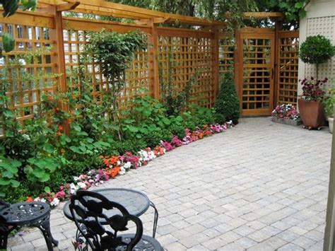 19 beautiful trellis fence and screen ideas to turn your yard into a private escape. Decorative Privacy Fence Ideas | Patio | Pinterest ...