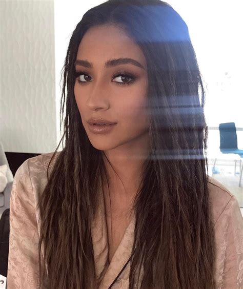 Pin By Megan Deangelis On Shay Mitchell Shay Mitchell Hair Shay
