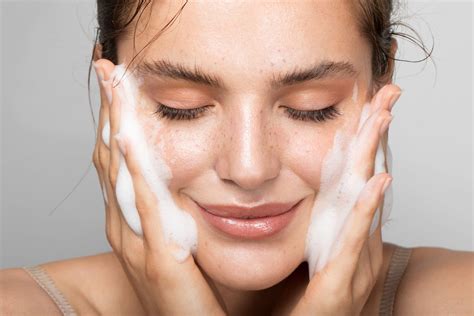 Learn How To Wash Your Face Correctly For Clearer Skin Skin Clinica