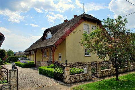Zum verkauf im schönsten dorf baranya soll dieses haus komplett renoviert werden. Haus kaufen in Ungarn mit Ferienhäuser in Ungarn