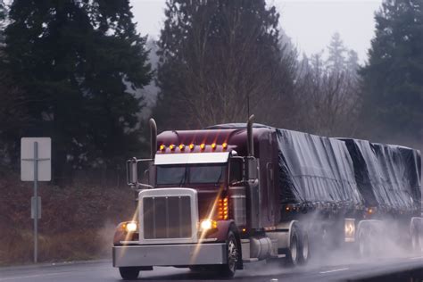 7 Tips For Truck Driving In The Rain America Truck Driving
