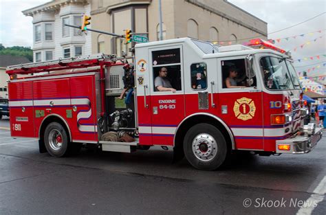 Photos Rescue Hook And Ladder Fire Truck Parade In Shenandoah