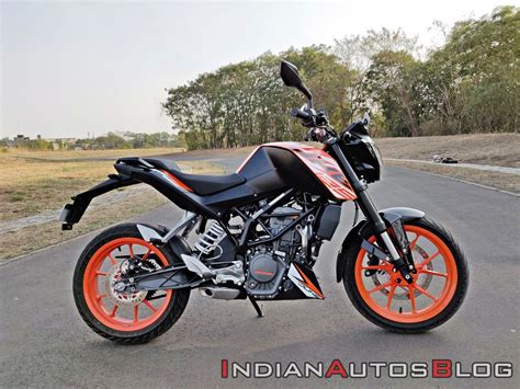 Today we will review ktm duke 125. KTM 125 Duke - First Ride Review