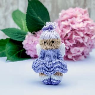 I had a request for yarn estimates by weight for the #prettyizzydoll pattern. Ravelry: Fairy Friends pattern by Esther Braithwaite