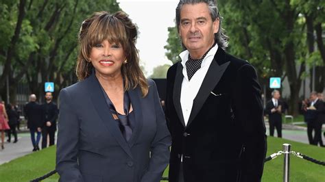 Sie hatte einen leichten schlaganfall, ist aber wohl auf dem weg der besserung, verriet nun ein freund der. Ganz heimlich: Tina Turner bekam Niere vom Ehemann ...