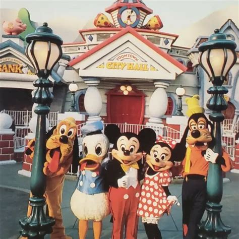 Disneyland Postcard C1995 Mickeys Toontown Minnie Mouse City Hall