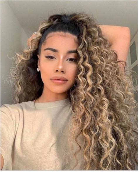 Sexiest Curly Hairstyle