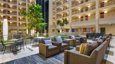 Embassy Suites By Hilton Chicago Downtown River North From S 153 Chicago Hotel Deals And Reviews