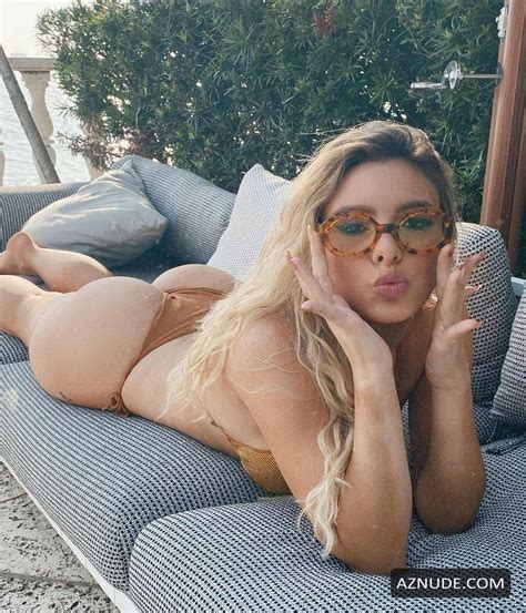 Lele Pons Showing Off Her Ass While Wearing Glasses Aznude