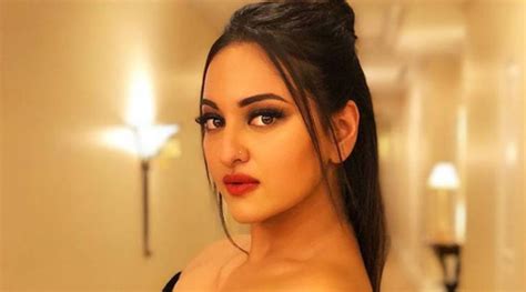 Sonakshi Sinha All Body Measurements Including Boobs Waist Hips And More Measurements Info