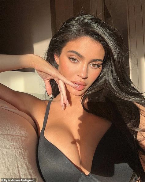kylie jenner makes jaws drop by sharing very busty selfies in black bra ny breaking news