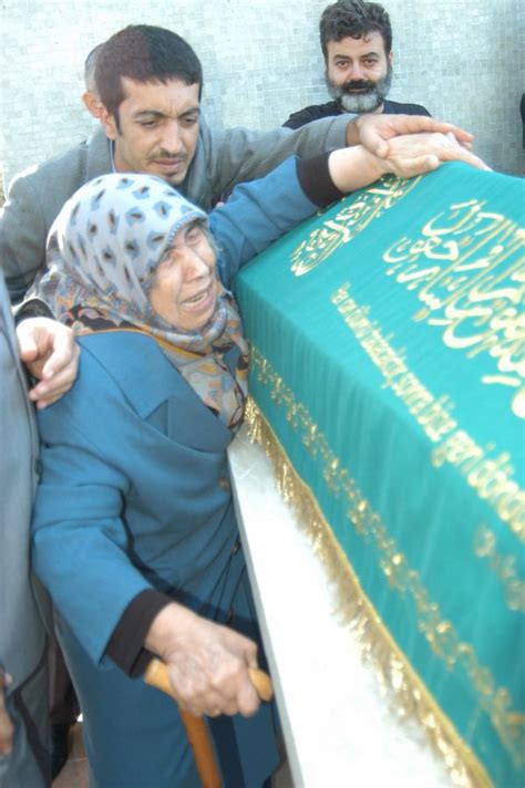 Kanuni babasından 5 yaşında itibaren kanun ve müzik dersleri aldı. Halil Karaduman son yolculuğuna uğurlandı